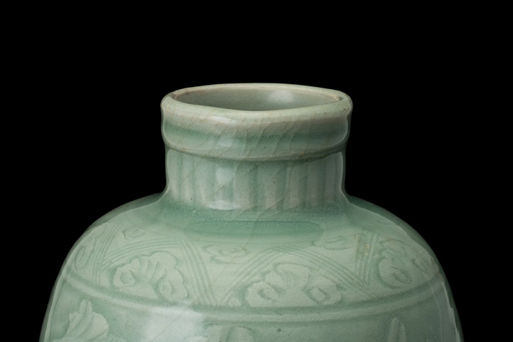 古玩陶瓷龍泉窯青釉瓶真品鑒賞圖