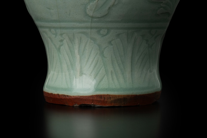 古玩陶瓷龍泉窯青釉瓶真品鑒賞圖