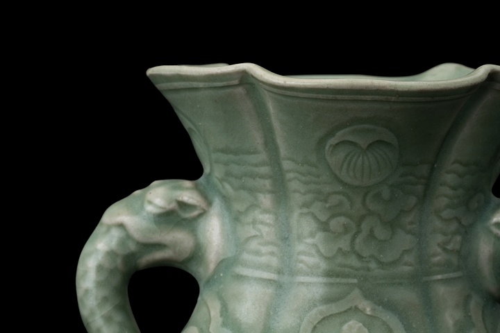 古玩陶瓷青釉雙耳瓶真品鑒賞圖