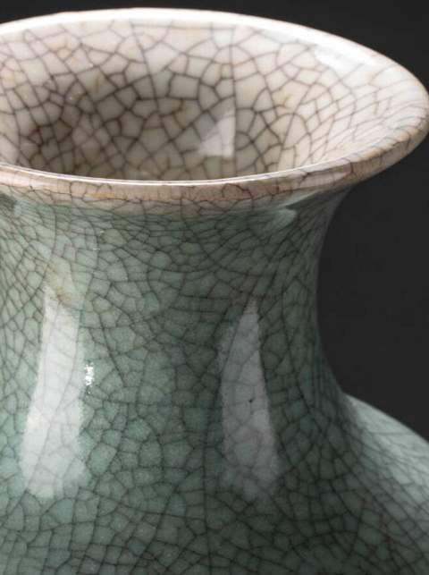 古玩陶瓷綠哥釉觀音瓶真品鑒賞圖