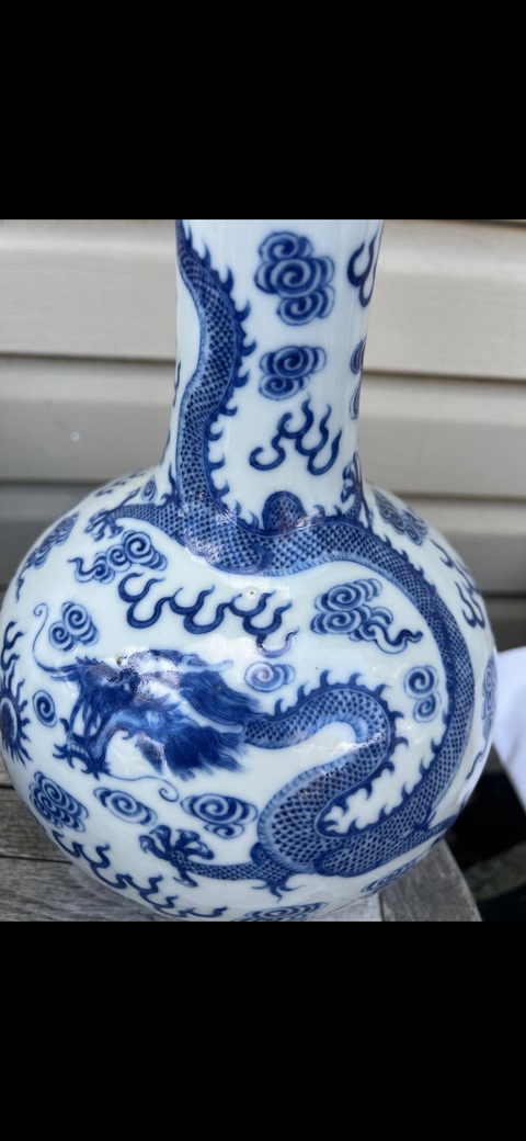 古玩陶瓷青花龍紋天球瓶真品鑒賞圖