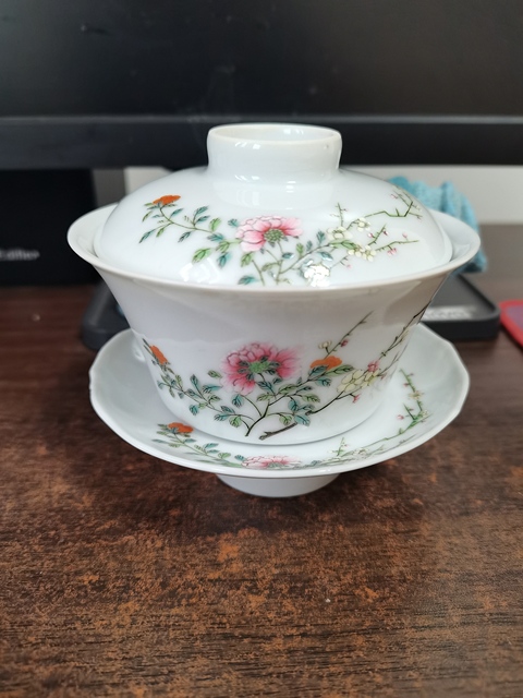 古玩陶瓷花卉紋粉彩三才蓋碗真品鑒賞圖