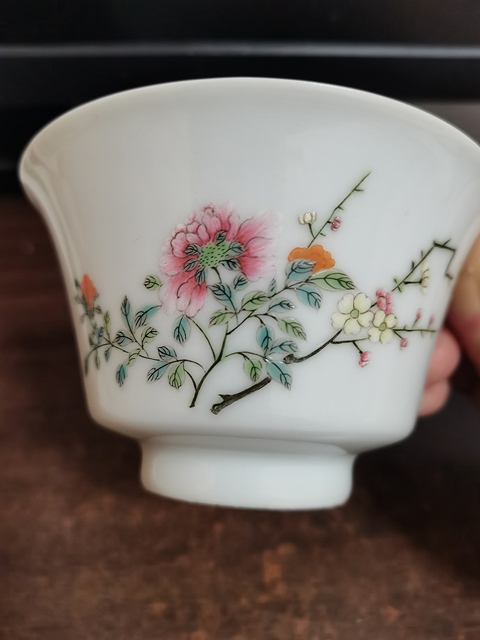古玩陶瓷花卉紋粉彩三才蓋碗真品鑒賞圖