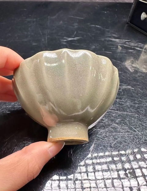 古玩陶瓷龍泉窯青釉菊瓣型杯真品鑒賞圖