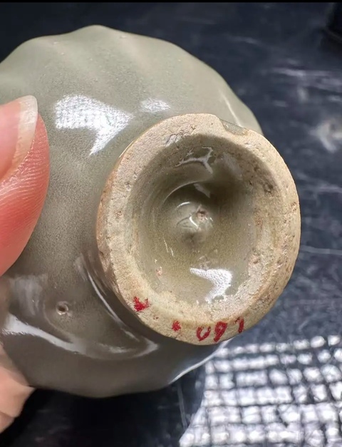 古玩陶瓷龍泉窯青釉菊瓣型杯真品鑒賞圖