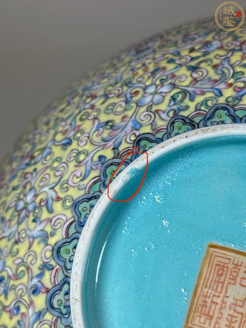 古玩陶瓷黃地粉彩龍紋碗真品鑒賞圖
