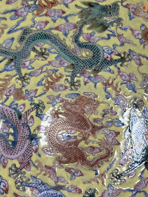 古玩陶瓷黃地粉彩龍紋碗真品鑒賞圖