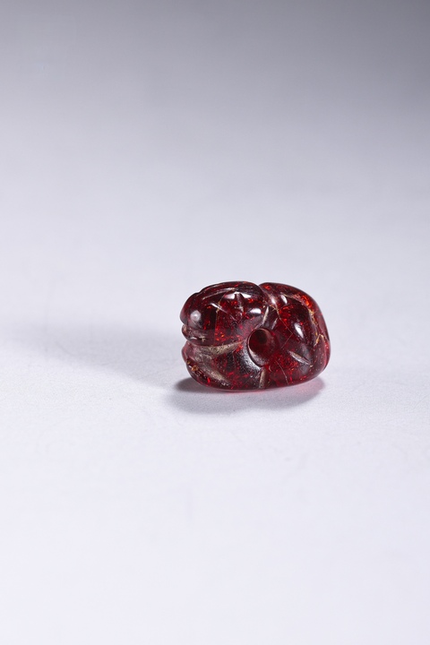 古玩玉器琥珀墜飾真品鑒賞圖