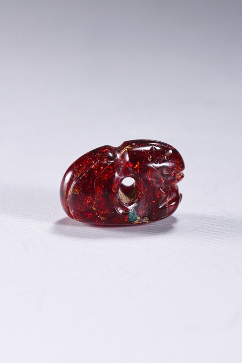 古玩玉器琥珀墜飾真品鑒賞圖