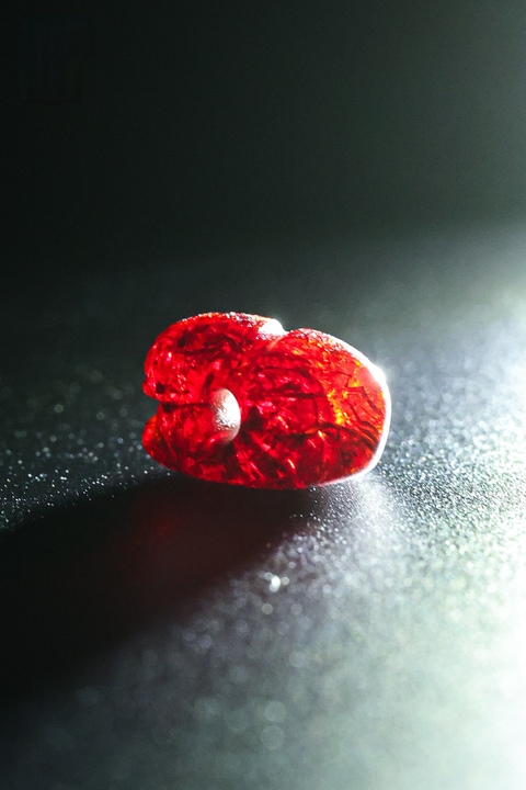 古玩玉器琥珀墜飾真品鑒賞圖