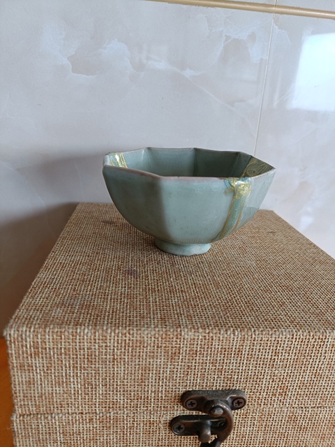 古玩陶瓷罕見精品南宋龍泉青瓷八方杯拍賣,當(dāng)前價(jià)格998元