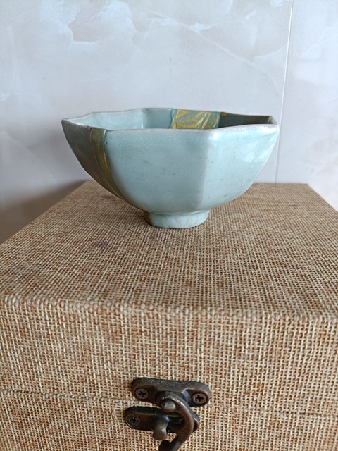 古玩陶瓷罕見精品南宋龍泉青瓷八方杯拍賣,當(dāng)前價(jià)格998元