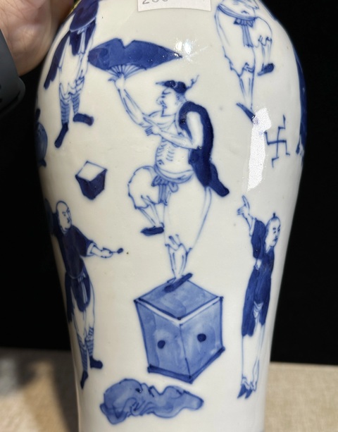 古玩陶瓷青花市井人物撇口瓶真品鑒賞圖