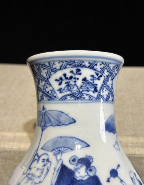 古玩陶瓷青花市井人物撇口瓶真品鑒賞圖