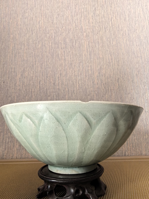 古玩陶瓷龍泉青瓷刻仰蓮紋碗拍賣,當(dāng)前價格3888元