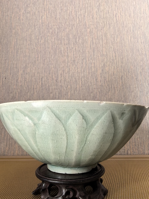 古玩陶瓷龍泉青瓷刻仰蓮紋碗拍賣,當(dāng)前價格3888元