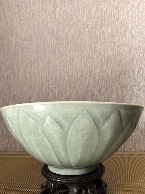 古玩陶瓷龍泉青瓷刻仰蓮紋碗拍賣,當(dāng)前價格3888元