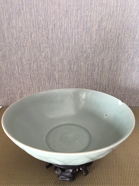 古玩陶瓷龍泉青瓷刻仰蓮紋碗拍賣,當(dāng)前價格3888元
