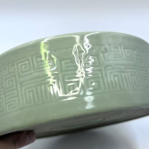 古玩陶瓷豆青釉夔龍紋水洗真品鑒賞圖