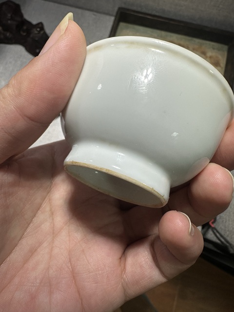 古玩陶瓷白釉唇口杯真品鑒賞圖