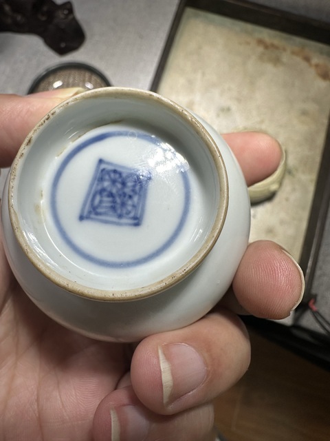 古玩陶瓷白釉唇口杯真品鑒賞圖