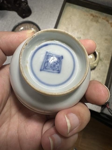 古玩陶瓷白釉唇口杯真品鑒賞圖