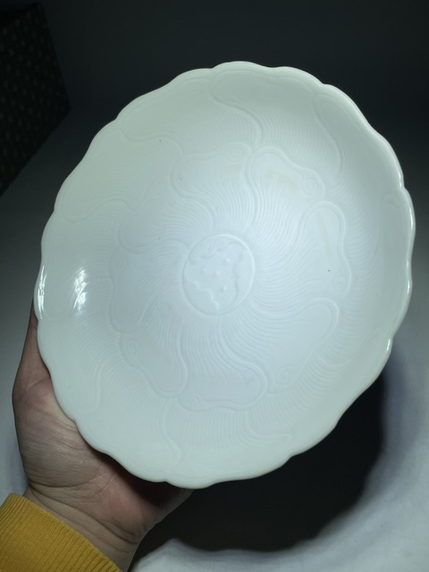 古玩陶瓷青釉花卉紋盤真品鑒賞圖