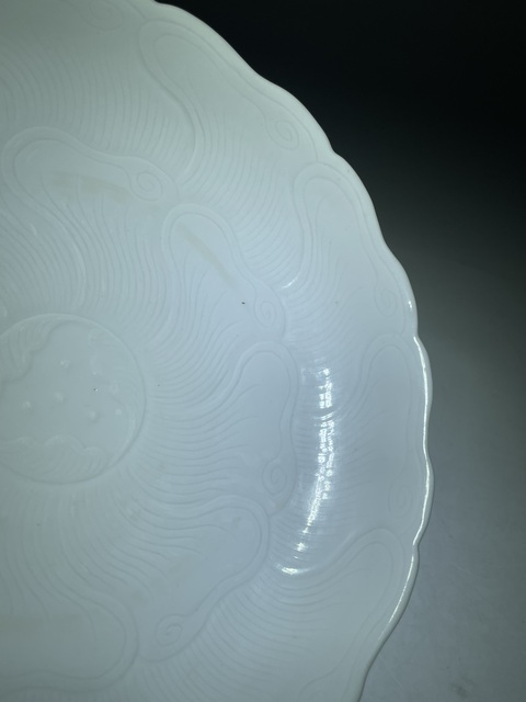 古玩陶瓷青釉花卉紋盤真品鑒賞圖
