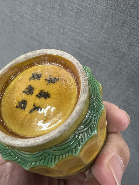 古玩陶瓷清晚期黃地綠彩龍紋杯真品鑒賞圖