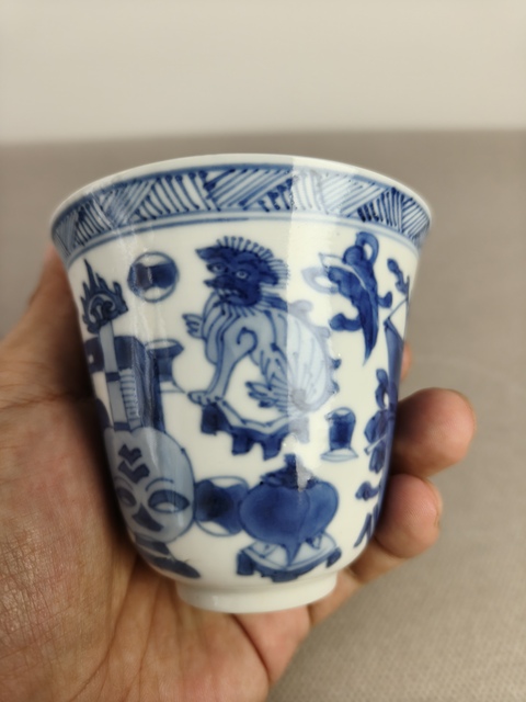 古玩陶瓷清康熙青花博古圖鈴鐺杯真品鑒賞圖