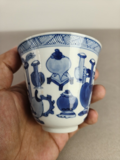 古玩陶瓷清康熙青花博古圖鈴鐺杯真品鑒賞圖