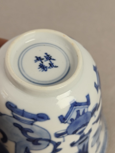 古玩陶瓷清康熙青花博古圖鈴鐺杯真品鑒賞圖