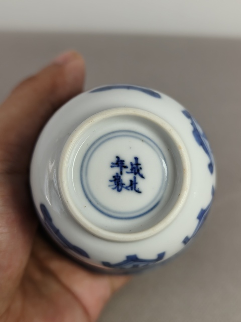 古玩陶瓷清康熙青花博古圖鈴鐺杯真品鑒賞圖