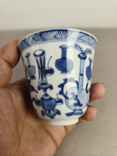 古玩陶瓷清康熙青花博古圖鈴鐺杯真品鑒賞圖