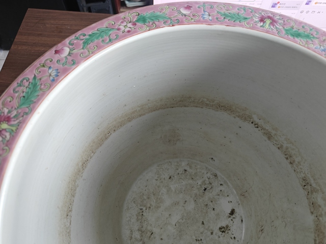古玩陶瓷花卉紋粉彩缸真品鑒賞圖