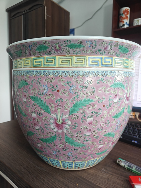 古玩陶瓷花卉紋粉彩缸真品鑒賞圖