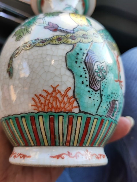 古玩陶瓷花鳥紋五彩瓶真品鑒賞圖