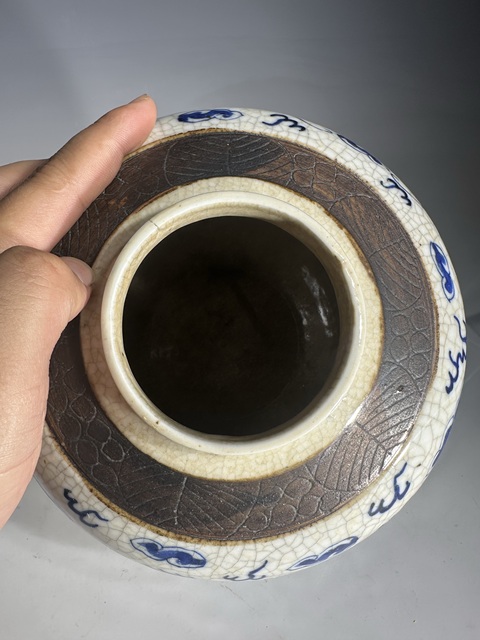 古玩陶瓷哥釉青花雙龍戲珠紋蓋罐真品鑒賞圖