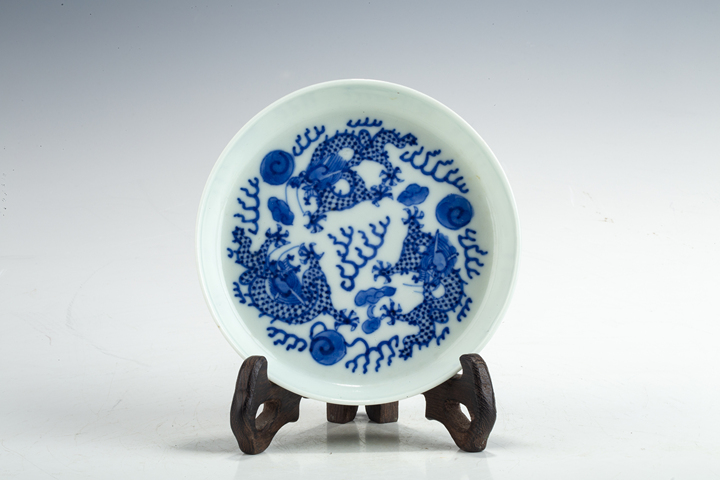 古玩陶瓷清晚·寶源發記 青花龍紋小盤
真品鑒賞圖