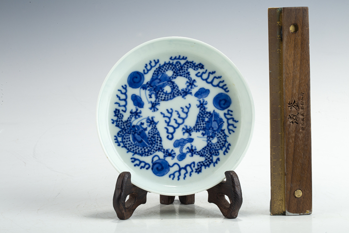 古玩陶瓷清晚·寶源發記 青花龍紋小盤
真品鑒賞圖