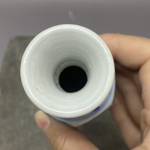 古玩陶瓷花卉紋青花瓶真品鑒賞圖