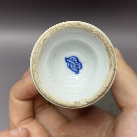 古玩陶瓷花卉紋青花瓶真品鑒賞圖