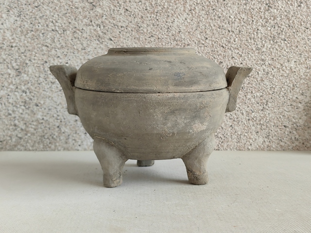 古玩陶瓷灰陶雙耳三足鼎拍賣,當(dāng)前價(jià)格580元
