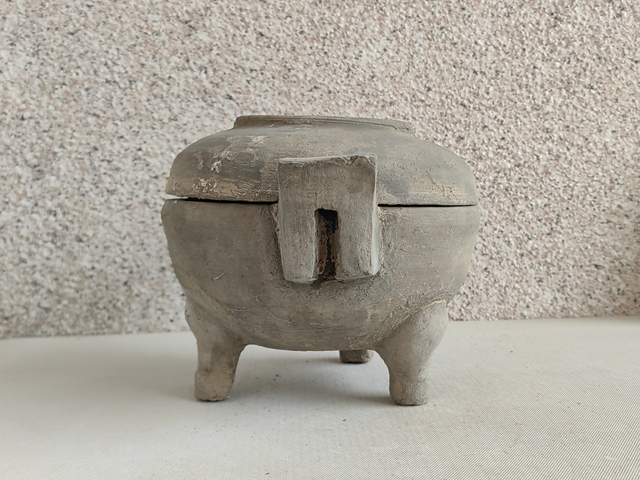 古玩陶瓷灰陶雙耳三足鼎拍賣,當(dāng)前價(jià)格580元