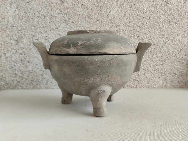 古玩陶瓷灰陶雙耳三足鼎拍賣,當(dāng)前價(jià)格580元