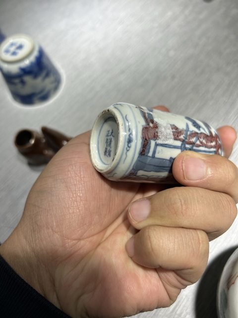 古玩陶瓷清晚期青花釉里紅鼻煙壺真品鑒賞圖