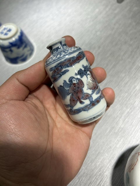 古玩陶瓷清晚期青花釉里紅鼻煙壺真品鑒賞圖