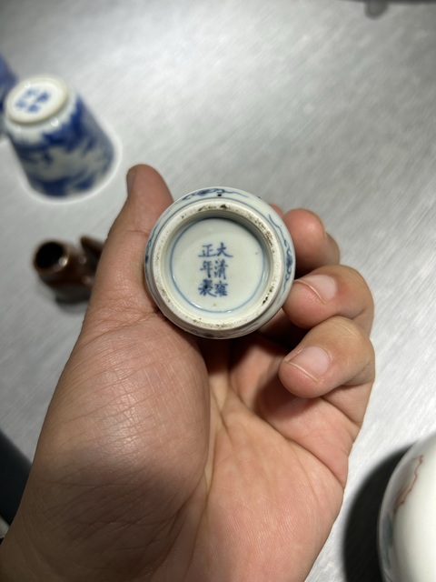 古玩陶瓷清晚期青花釉里紅鼻煙壺真品鑒賞圖