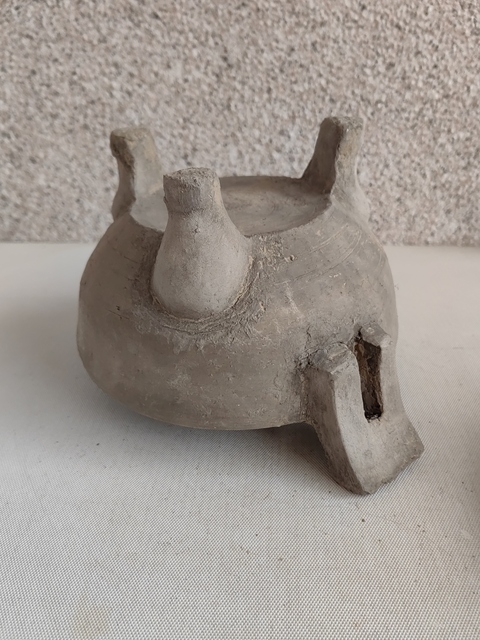 古玩陶瓷灰陶雙耳三足鼎拍賣,當(dāng)前價(jià)格580元