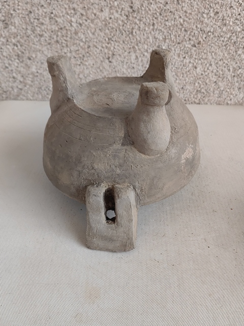 古玩陶瓷灰陶雙耳三足鼎拍賣,當(dāng)前價(jià)格580元